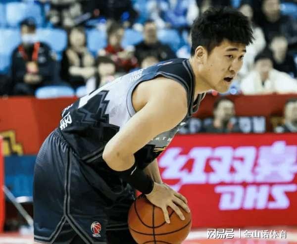 咋了麻这是?“当家球星”12投3中,正负值-29,网友:你才25岁啊